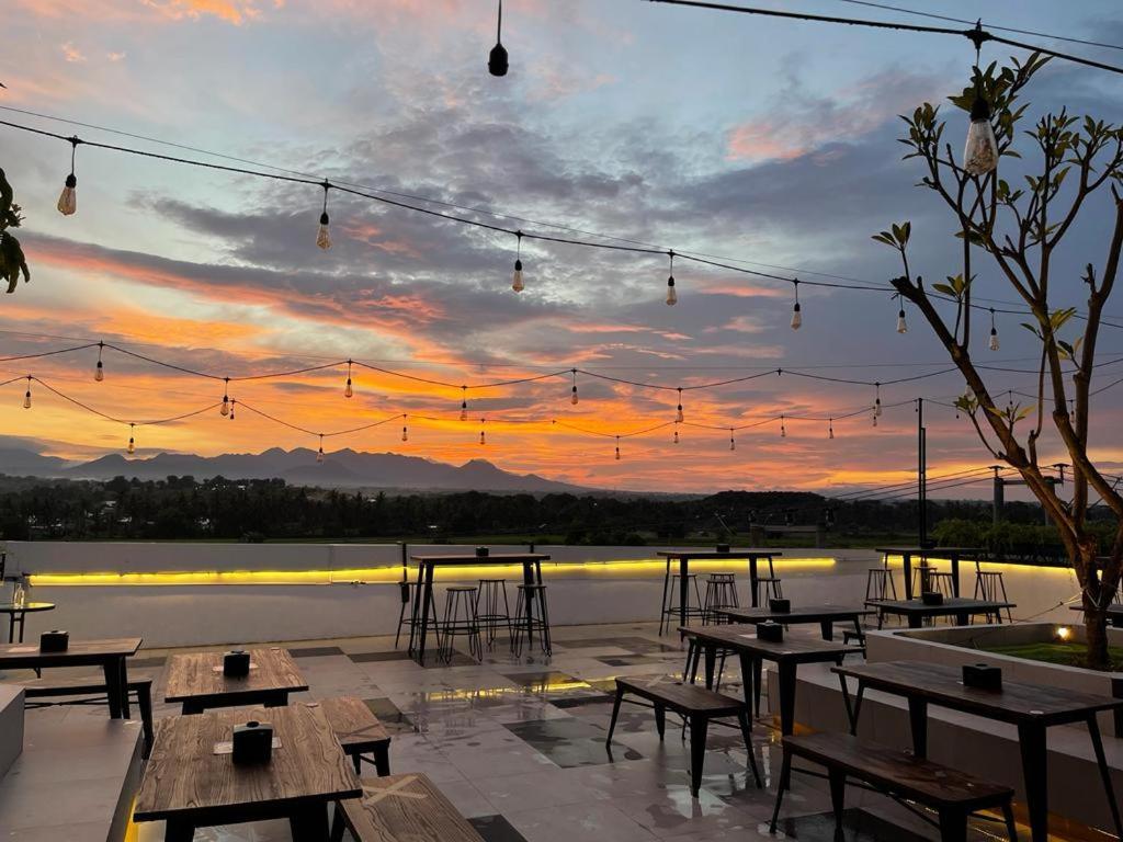 Kaloka Airport Hotel Sumbawa Besar Εξωτερικό φωτογραφία